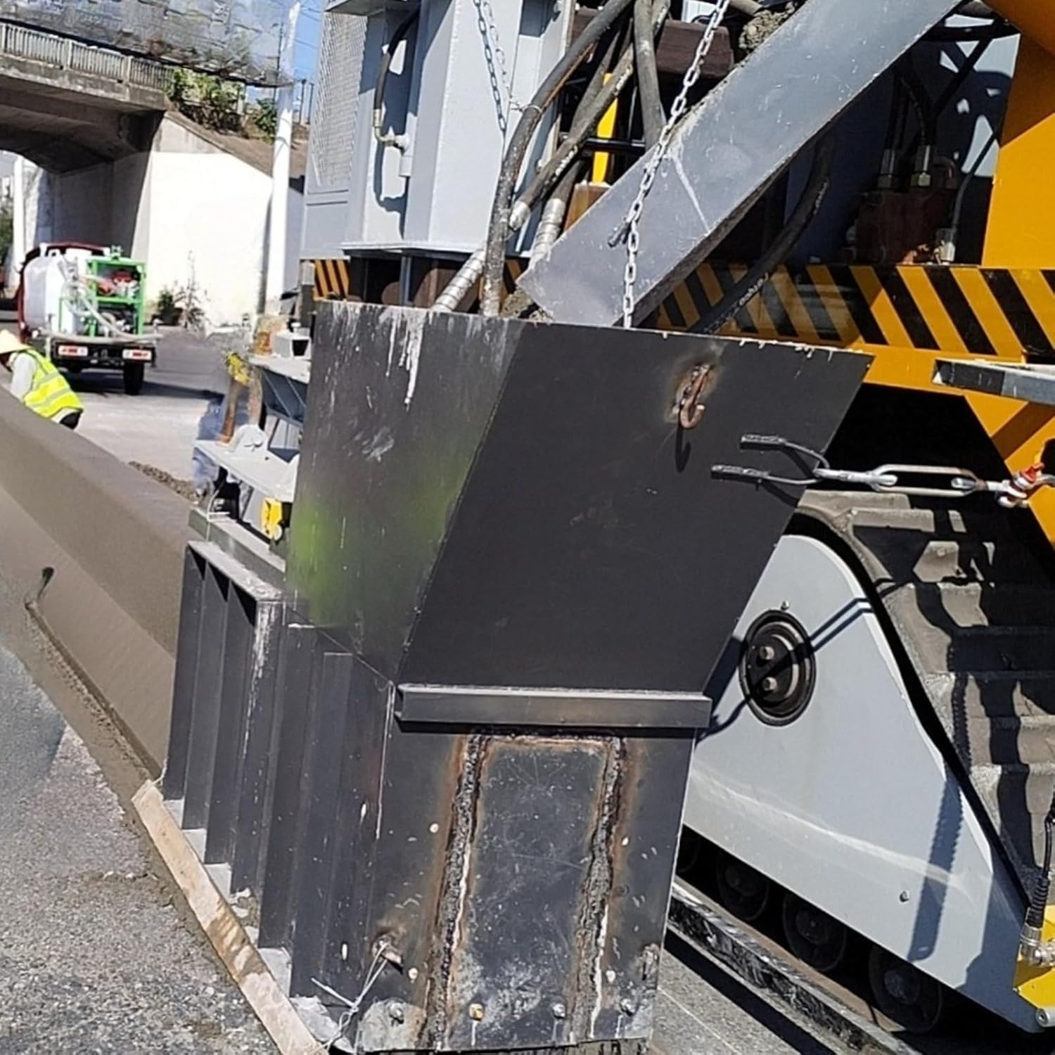 concrete curb slipform paver review,should I buy a concrete slipform paver,concrete curb machine vs alternatives,continuous curb paver pros cons,best concrete slipform paver worth buying,highway curb paver honest review performance testing and real-world results