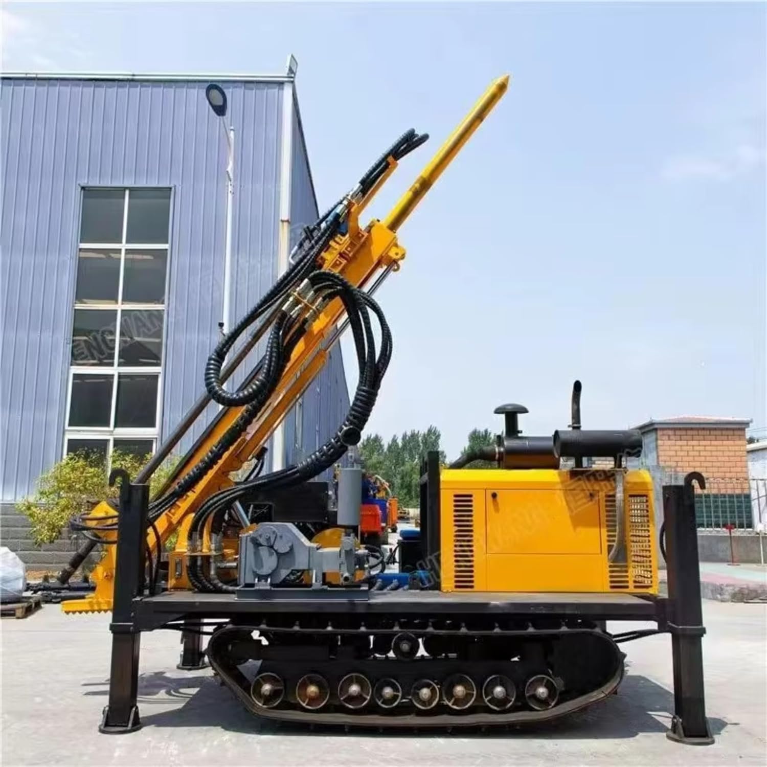 tracked water well drilling rig review,hydraulic borehole drilling machine pros cons,best portable groundwater well drilling equipment,should I buy a crawler drilling rig,off-grid water well drilling machine worth buying,tracked drilling rig for irrigation wells performance testing and real-world results