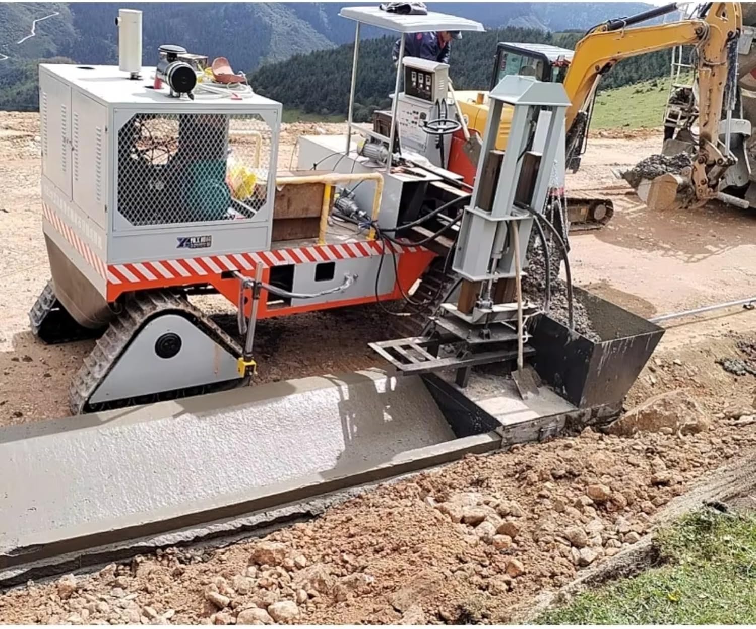 Tracked Concrete Curb Slipform Machine Review: Honest Pros & Cons 4 tracked concrete curb slipform machine review,concrete curb slipform machine,curb and gutter paver,hydraulic tracked curb construction equipment,best curb paving equipment performance testing and real-world results